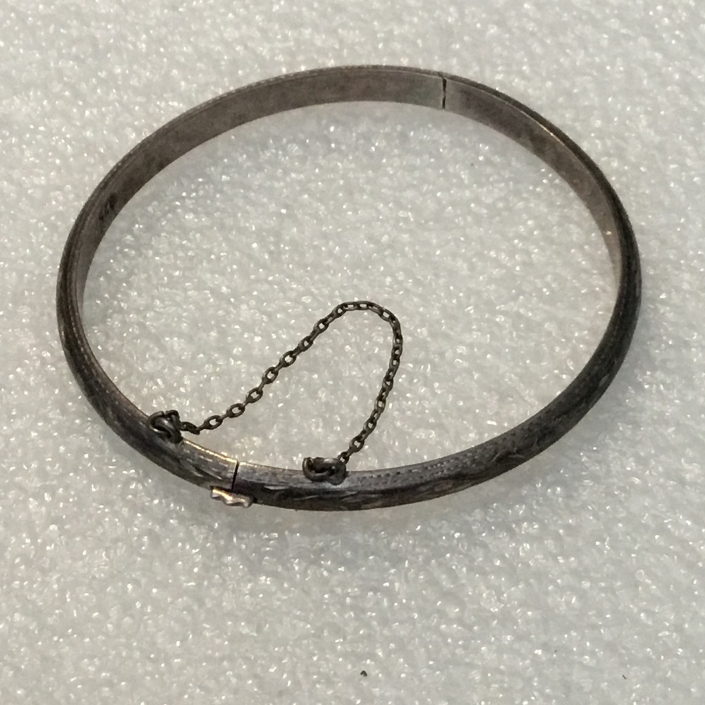 Lovely sterling silver bracelet w/ safety chain
